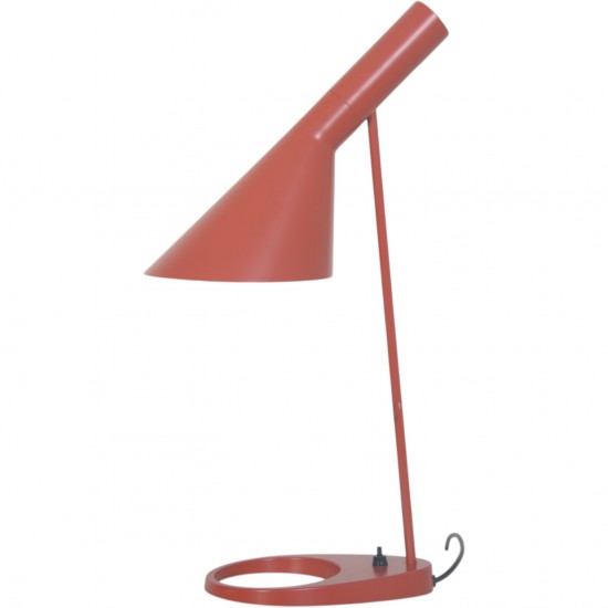 Arne Jacobsen rød bordlampe 2010'erne