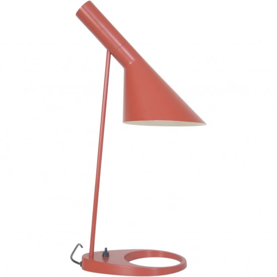 Arne Jacobsen rød bordlampe 2010'erne