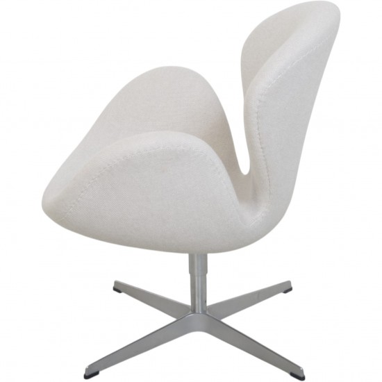 Arne Jacobsen Svane stol i gråt Hallingdal 103 stof 2006