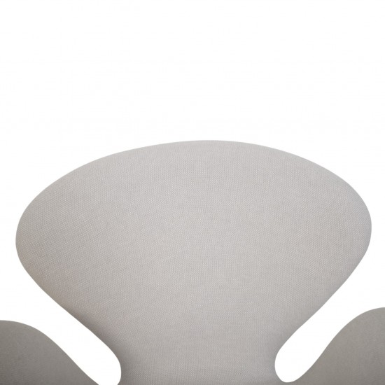Arne Jacobsen Svane stol i gråt Hallingdal 103 stof 2004
