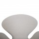 Arne Jacobsen Svane stol i gråt Hallingdal 103 stof 2004