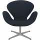 Arne Jacobsen Svane stol i sort Hallingdal stof 2004