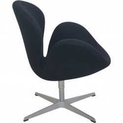 Arne Jacobsen Svane stol i sort Hallingdal stof 2004