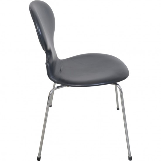Sæt af 2 Arne Jacobsen Myre stole i sort læder 2000'erne
