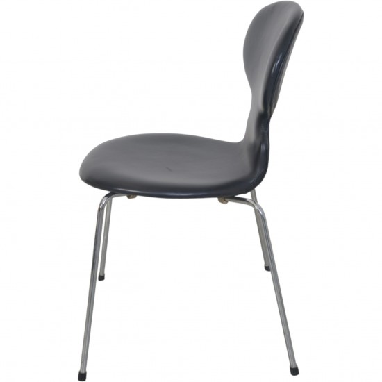 Sæt af 2 Arne Jacobsen Myre stole i sort læder 2000'erne