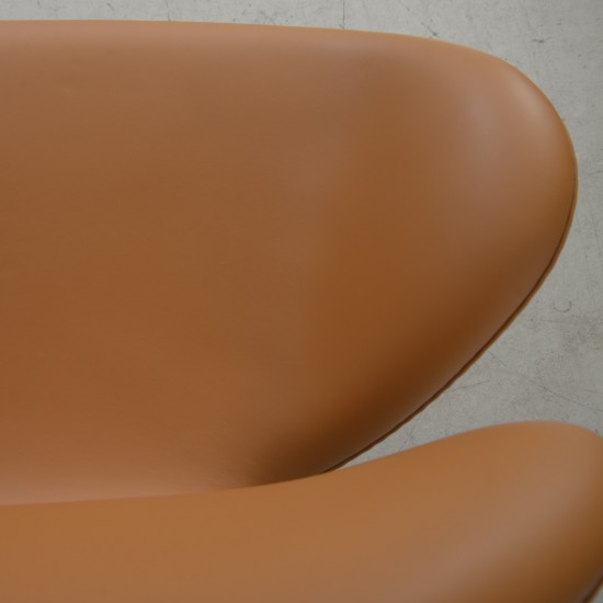 Arne Jacobsen Svane sofa i cognac læder 2020
