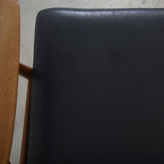 Hans Wegner GE240 3.personers cigar sofa i eg og sort læder 1970'erne