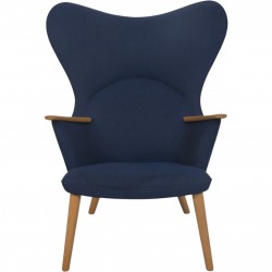 Hans Wegner Mama Bear stol i blåt stof og eg 2010'erne