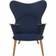 Hans Wegner Mama Bear stol i blåt stof og eg 2010'erne