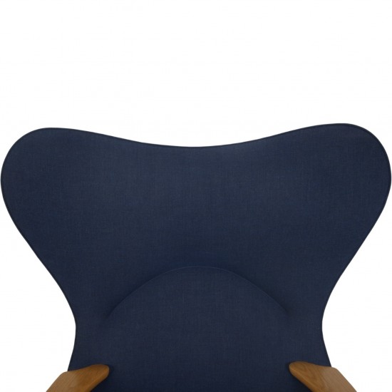 Hans Wegner Mama Bear stol i blåt stof og eg 2010'erne