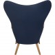 Hans Wegner Mama Bear stol i blåt stof og eg 2010'erne