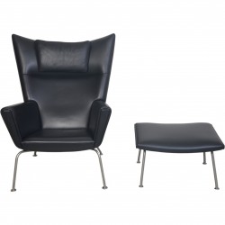 Hans Wegner Wing chair med skammel i sort læder 2013