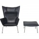Hans Wegner Wing chair med skammel i sort læder 2013