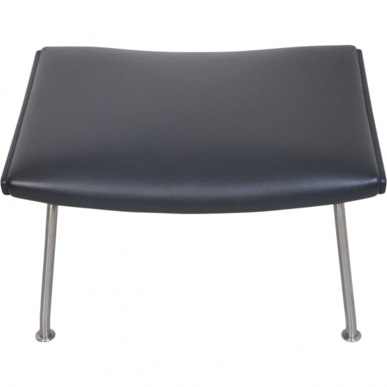 Hans Wegner Wing chair med skammel i sort læder 2013