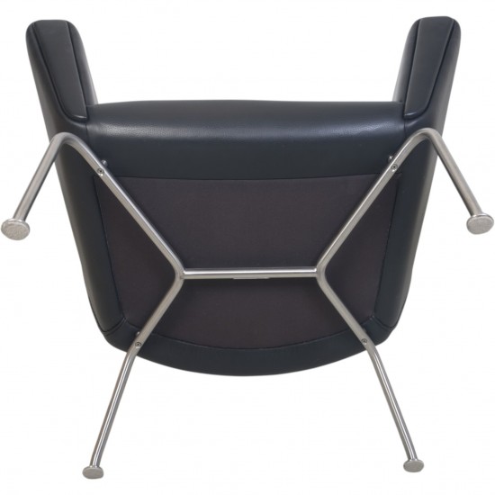 Hans Wegner Wing chair med skammel i sort læder 2013