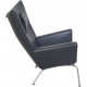Hans Wegner Wing chair med skammel i sort læder 2013