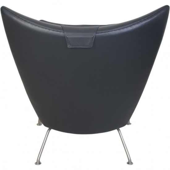 Hans Wegner Wing chair med skammel i sort læder 2013