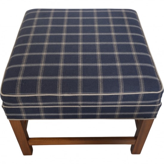 Kaare Klint KK6212 Sæt med wing chair og skammel i blåt Cotil stof 1980'erne