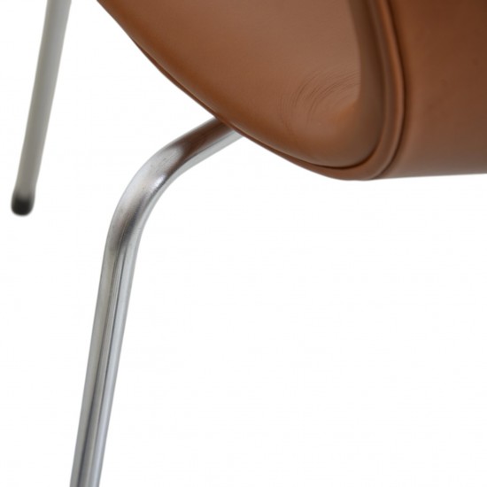 Sæt af 6 Arne Jacobsen Syver stole i cognac classisc læder