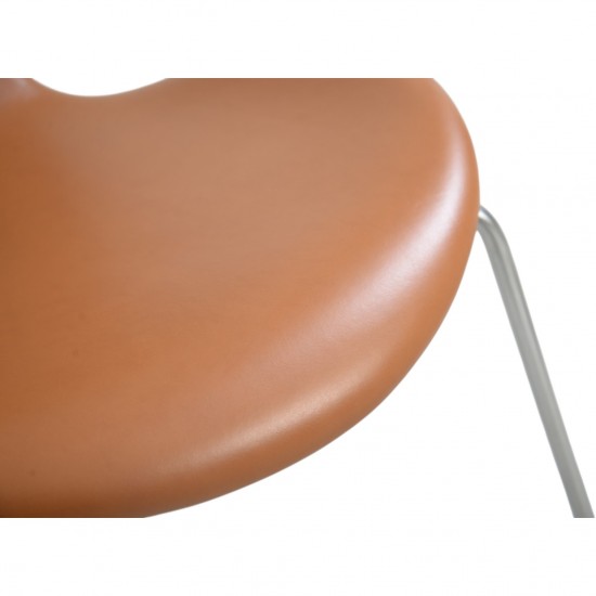 Sæt af 6 Arne Jacobsen Syver stole i cognac classisc læder
