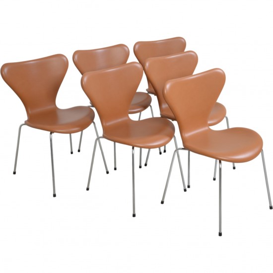 Sæt af 6 Arne Jacobsen Syver stole i cognac classisc læder