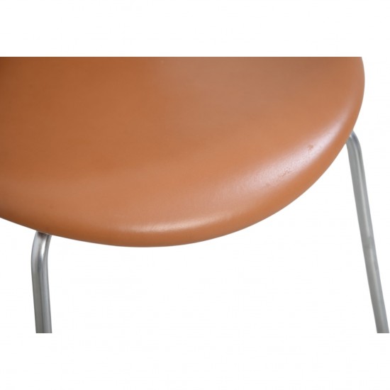 Sæt af 6 Arne Jacobsen Syver stole i cognac classisc læder