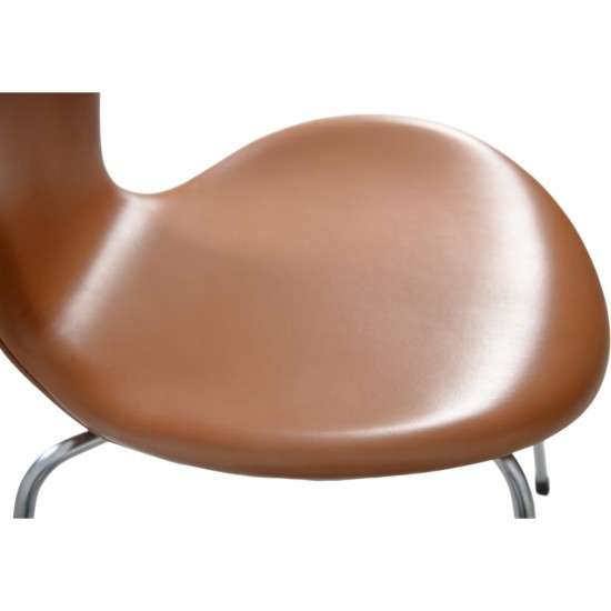 Sæt af 6 Arne Jacobsen Syver stole i cognac classisc læder