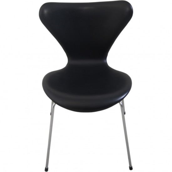 Sæt af 4 Arne Jacobsen Syver stole i sort læder