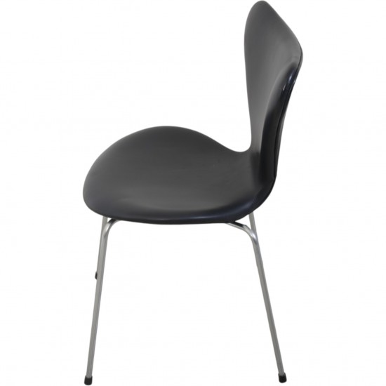 Sæt af 4 Arne Jacobsen Syver stole i sort læder