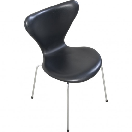 Sæt af 4 Arne Jacobsen Syver stole i sort læder
