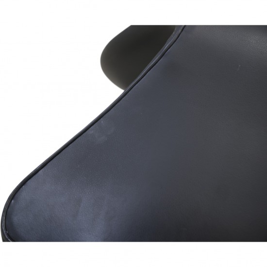 Sæt af 4 Arne Jacobsen Syver stole i sort læder