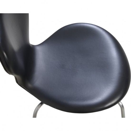 Sæt af 4 Arne Jacobsen Syver stole i sort læder