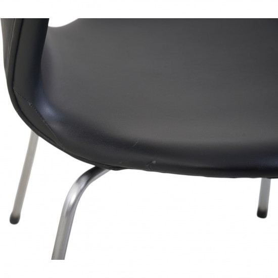 Sæt af 4 Arne Jacobsen Syver stole i sort læder