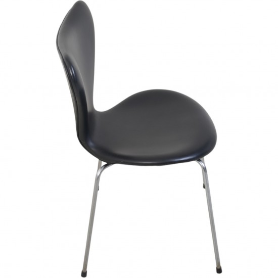 Sæt af 4 Arne Jacobsen Syver stole i sort læder