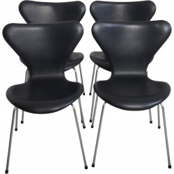 Sæt af 4 Arne Jacobsen Syver stole i sort læder