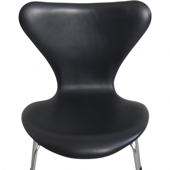 Sæt af 4 Arne Jacobsen Syver stole i sort læder