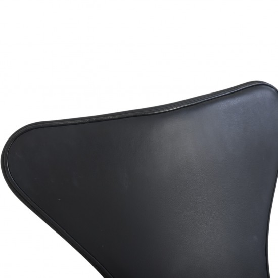 Sæt af 4 Arne Jacobsen Syver stole i sort læder