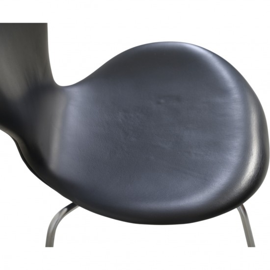 Sæt af 4 Arne Jacobsen Syver stole i sort læder
