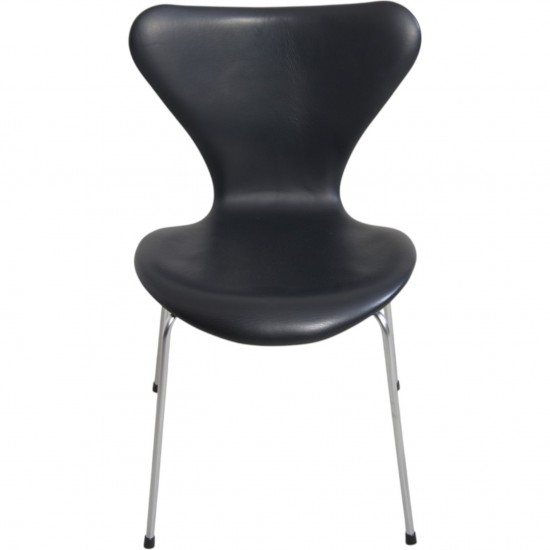 Sæt af 4 Arne Jacobsen Syver stole i sort læder