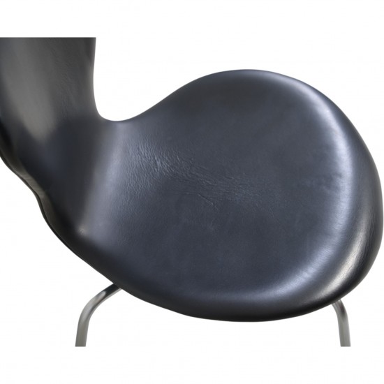 Sæt af 4 Arne Jacobsen Syver stole i sort læder