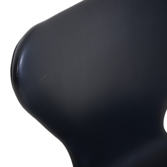 Sæt af 4 Arne Jacobsen Syver stole i sort læder