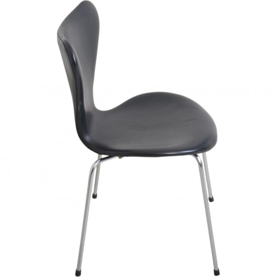 Sæt af 4 Arne Jacobsen Syver stole i sort læder