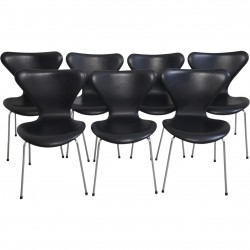 Sæt på 7 Arne Jacobsen Syver stole i sort læder