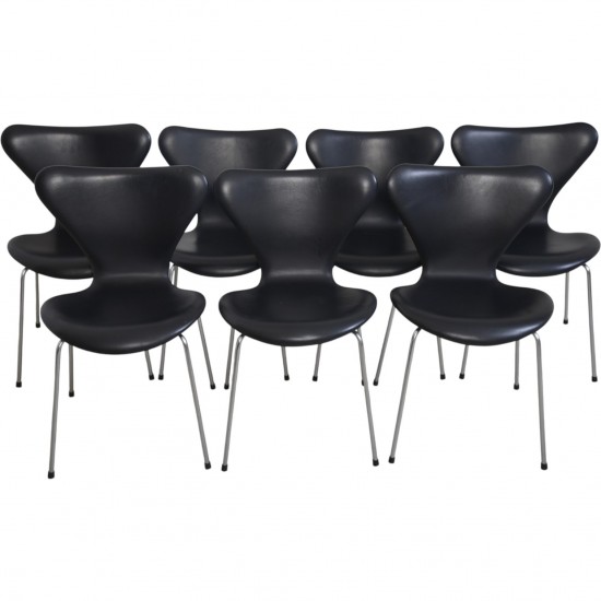 Sæt på 7 Arne Jacobsen Syver stole i sort læder