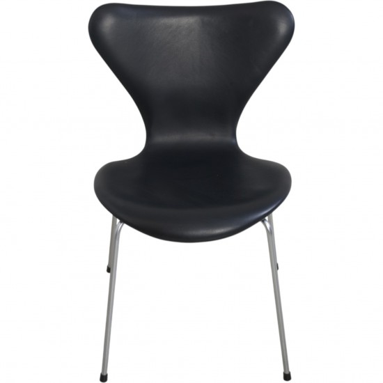 Sæt på 7 Arne Jacobsen Syver stole i sort læder