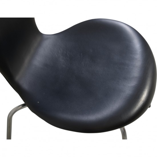 Sæt på 7 Arne Jacobsen Syver stole i sort læder