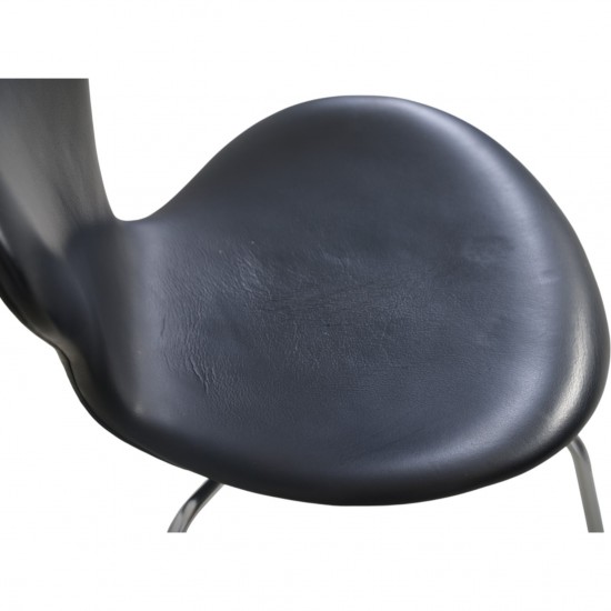 Sæt på 7 Arne Jacobsen Syver stole i sort læder