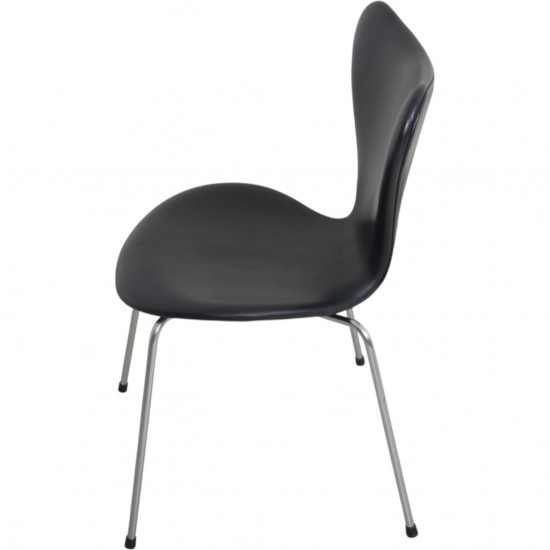 Sæt på 7 Arne Jacobsen Syver stole i sort læder