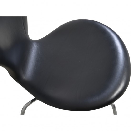 Sæt på 7 Arne Jacobsen Syver stole i sort læder