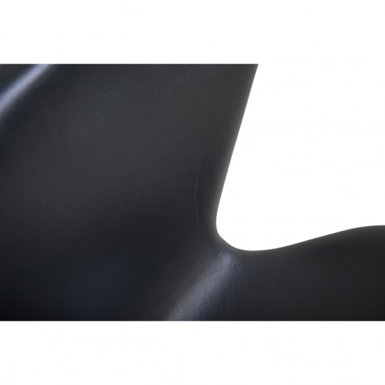 Sæt på 7 Arne Jacobsen Syver stole i sort læder